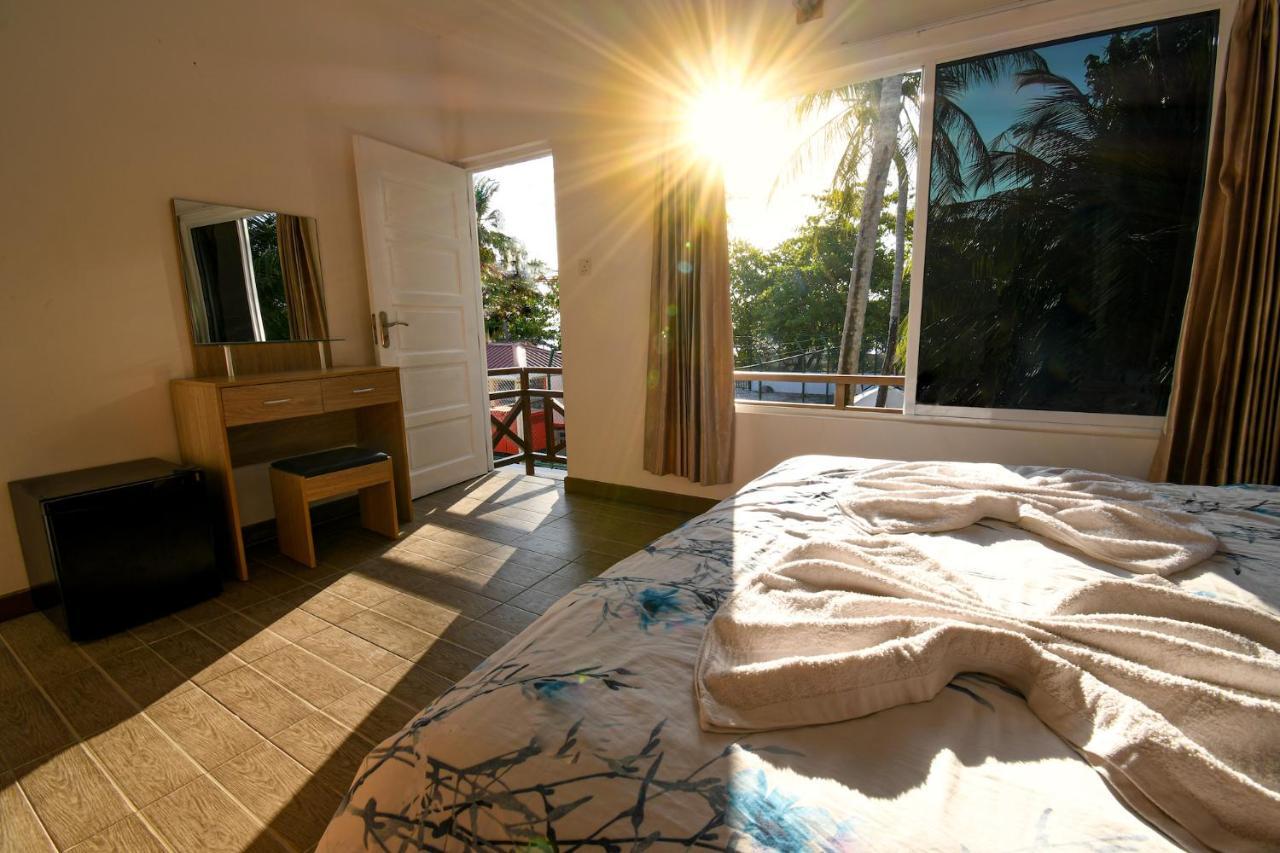 Surf Yoga Camp Thulusdhoo Exterior foto